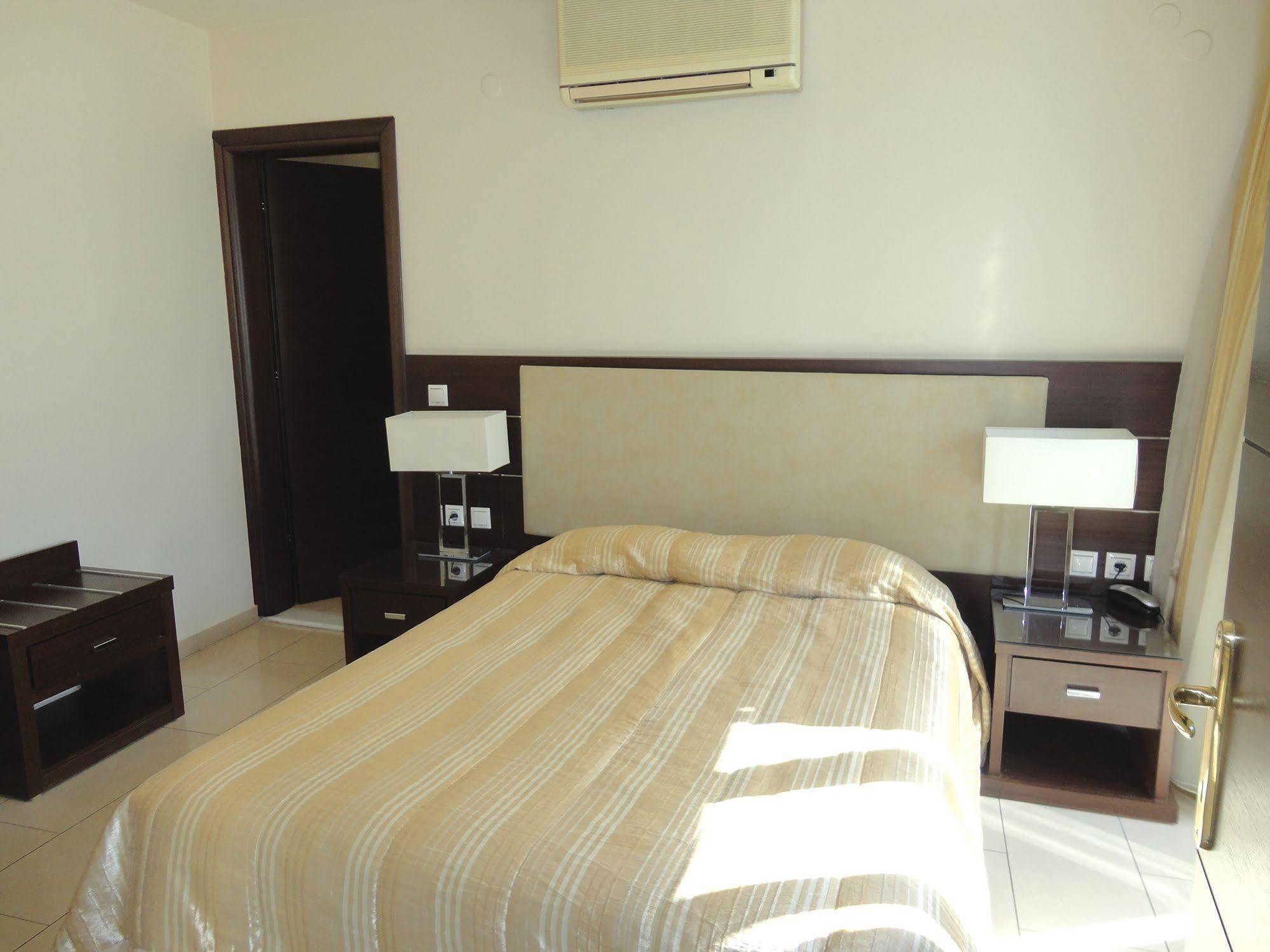 The Manessi City Boutique Hotel Poros Town Екстер'єр фото